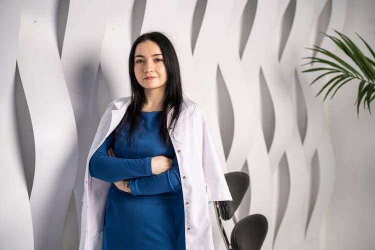 Кандидат медицинских наук, челюстно-лицевой хирург Романова Екатерина Михайловна Кандидат медицинских наук, челюстно-лицевой хирург Романова Екатерина Михайловна